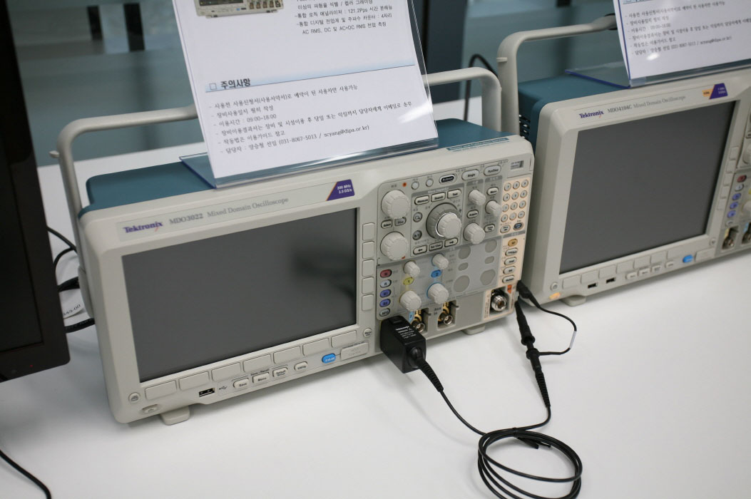 오실로스코프(200MHz) 사진